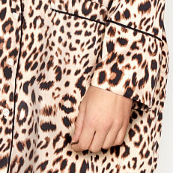 Last 1 NWT VS Medium Satin Button-Down Sleepshirt - Picture 6 of 16